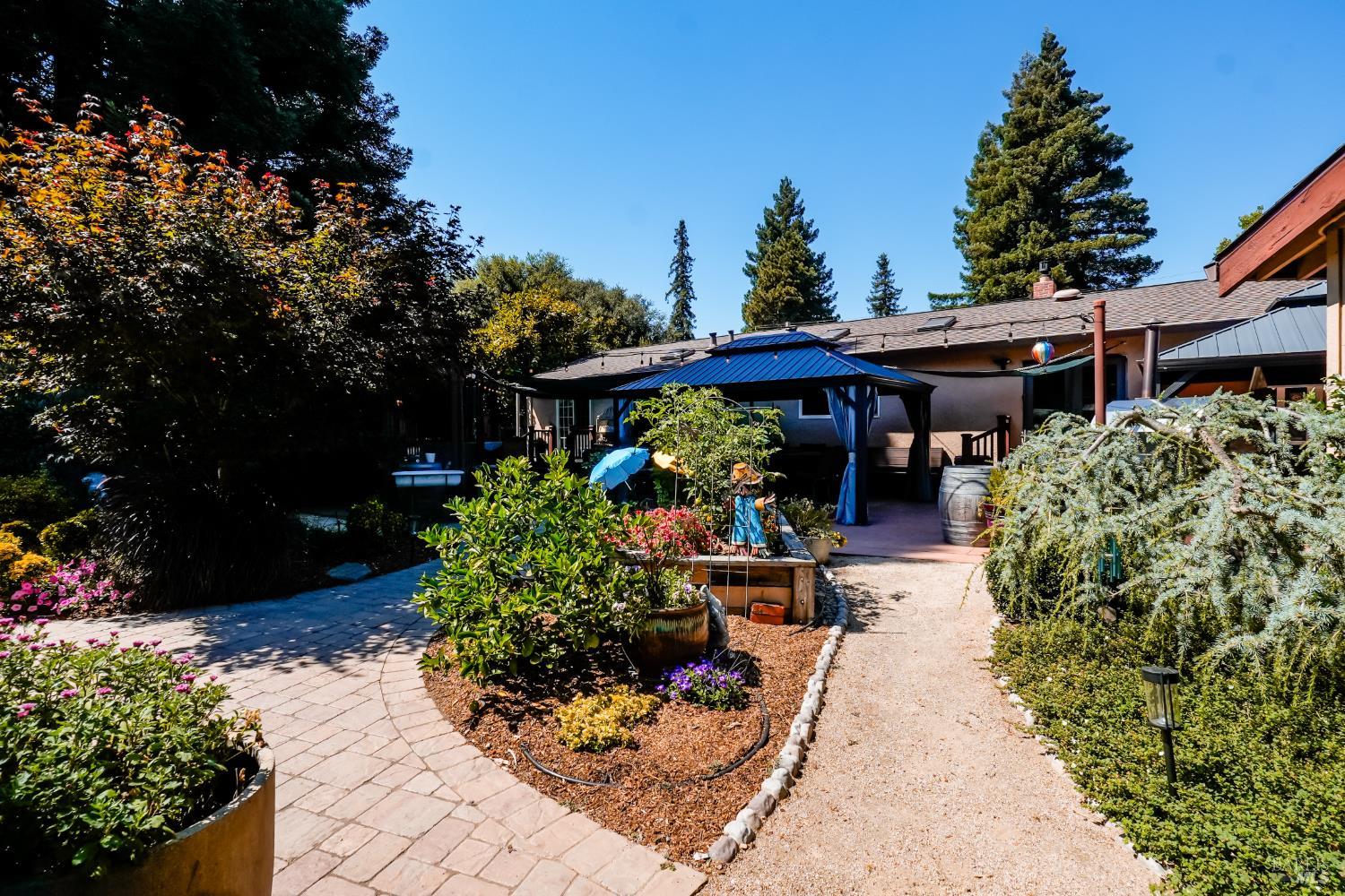 2049 W F Street Napa CA 94558
