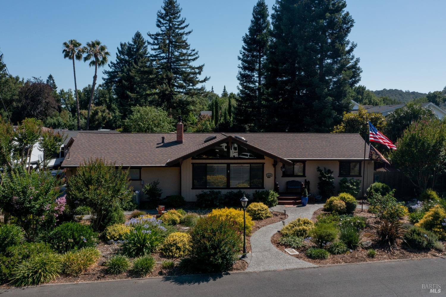 2049 W F Street Napa CA 94558