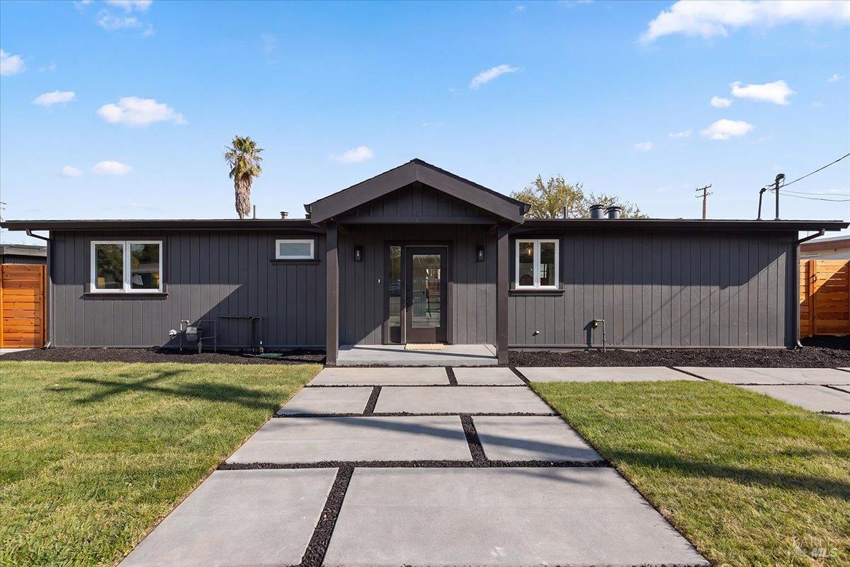 1421 Spruce Way Healdsburg CA 95448