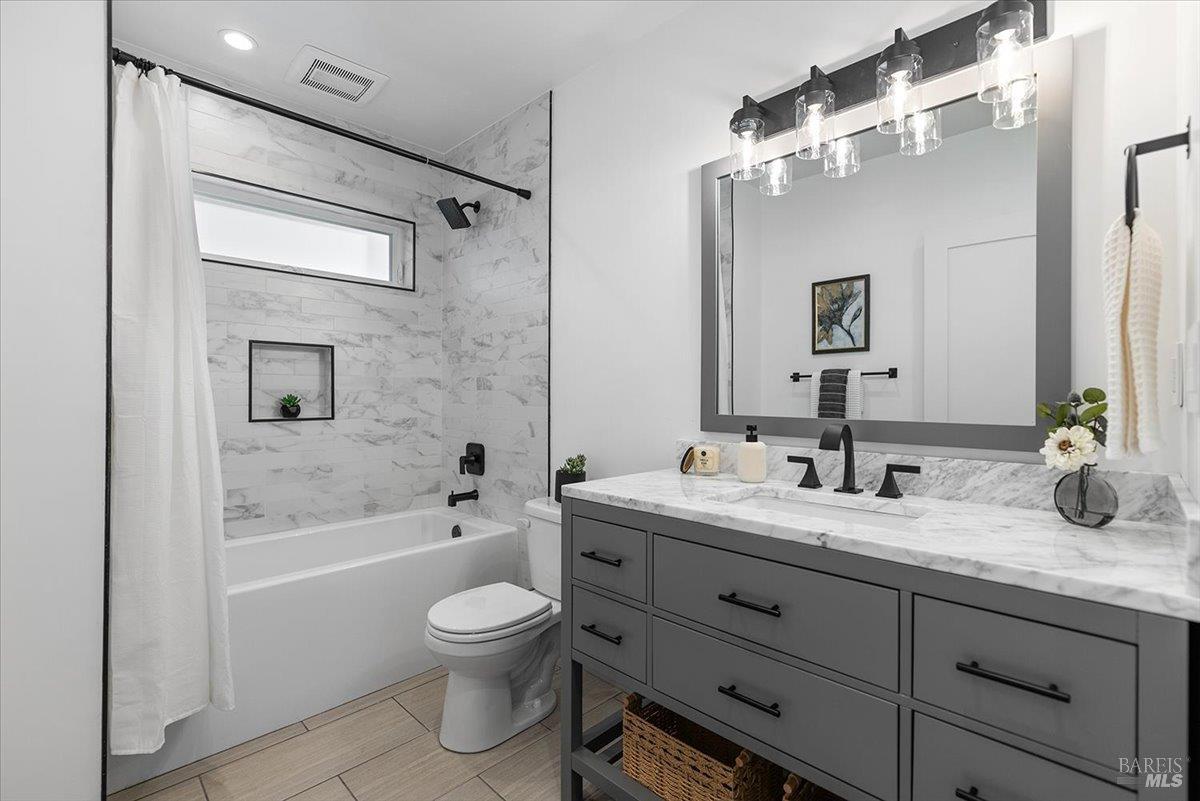 1421 Spruce Way Healdsburg CA 95448