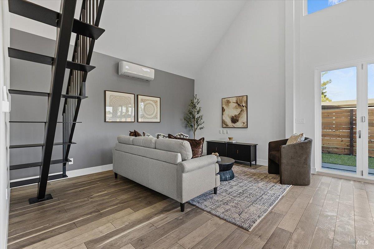 1421 Spruce Way Healdsburg CA 95448