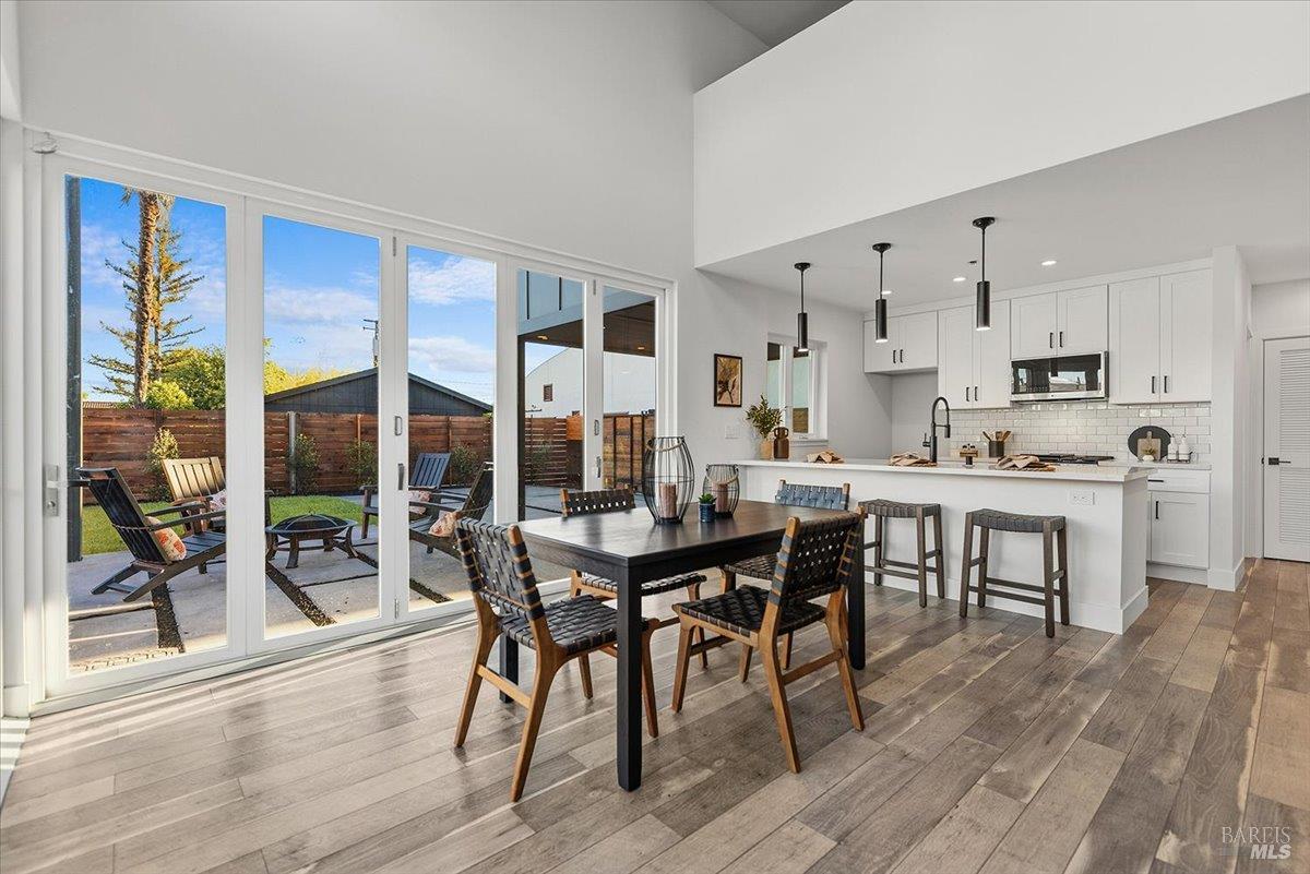 1421 Spruce Way Healdsburg CA 95448