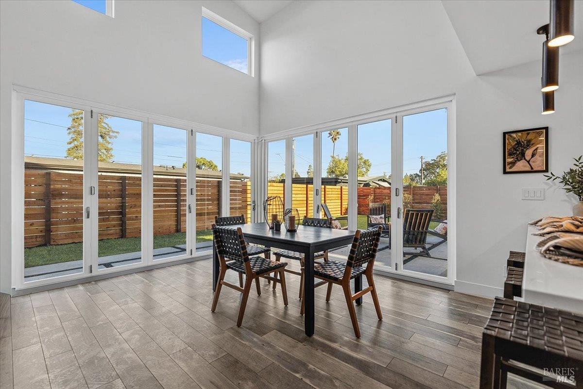 1421 Spruce Way Healdsburg CA 95448