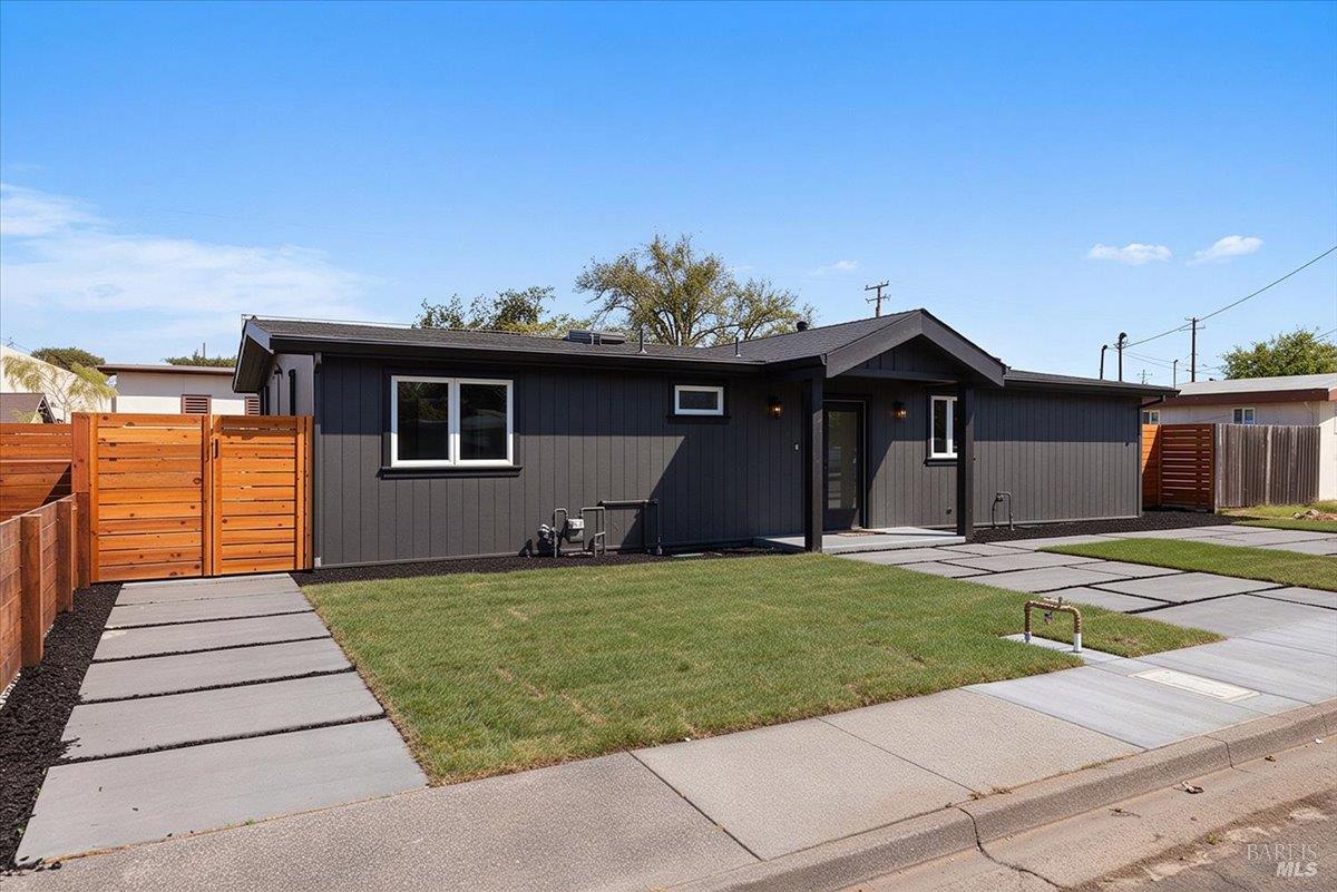 1421 Spruce Way Healdsburg CA 95448