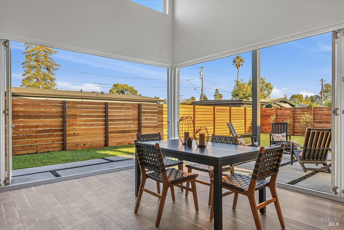 1421 Spruce Way Healdsburg CA 95448
