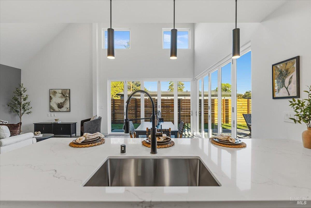 1421 Spruce Way Healdsburg CA 95448