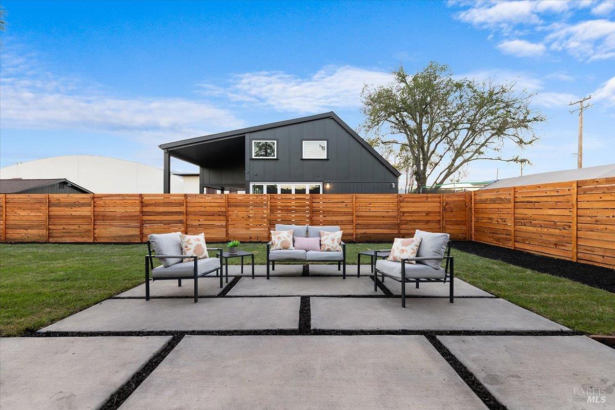 1421 Spruce Way Healdsburg CA 95448