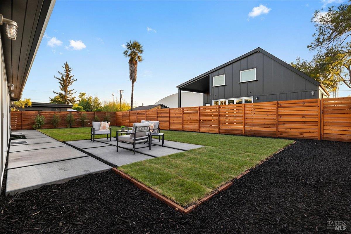 1421 Spruce Way Healdsburg CA 95448
