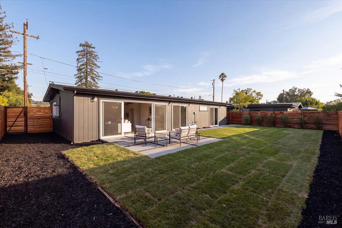 1421 Spruce Way Healdsburg CA 95448