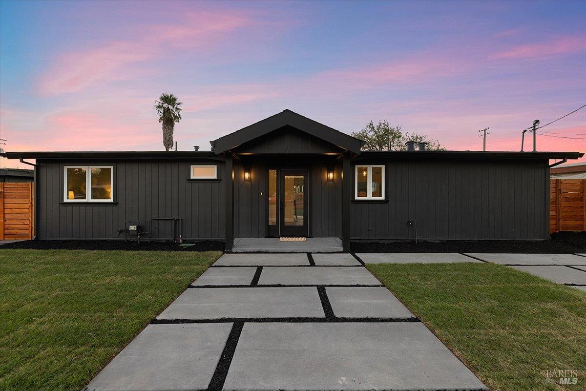 1421 Spruce Way Healdsburg CA 95448