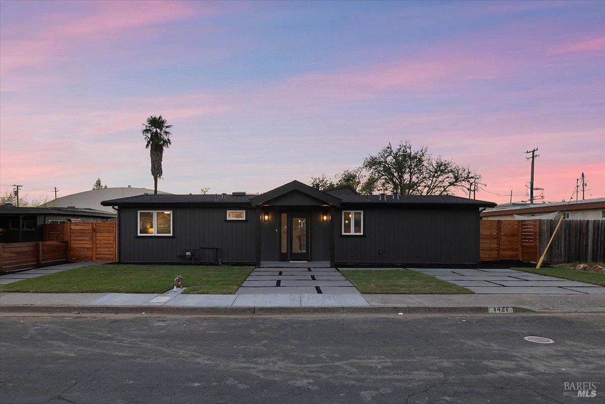1421 Spruce Way Healdsburg CA 95448