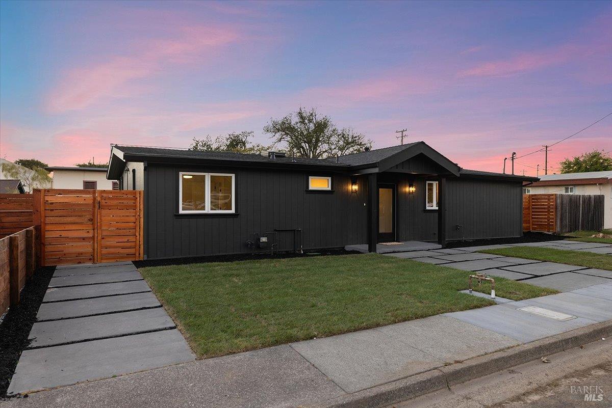 1421 Spruce Way Healdsburg CA 95448