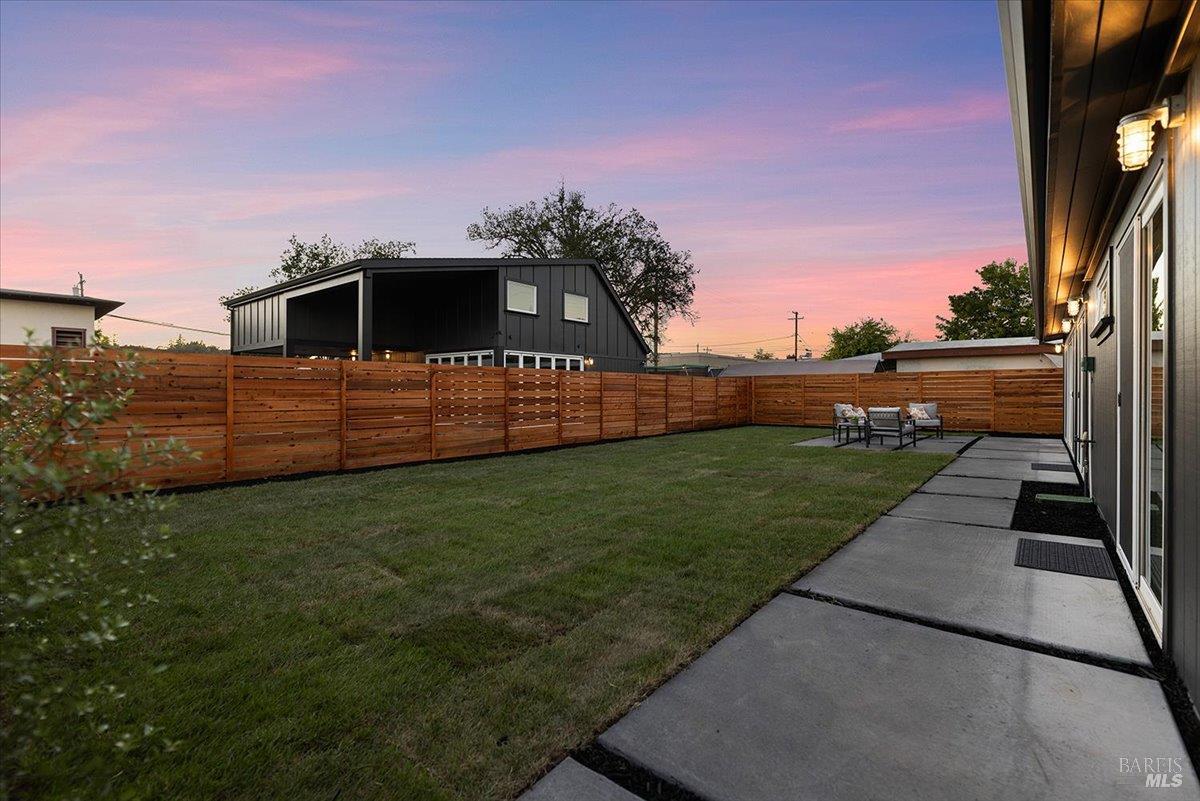 1421 Spruce Way Healdsburg CA 95448