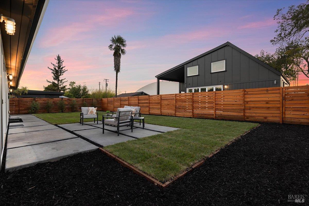 1421 Spruce Way Healdsburg CA 95448