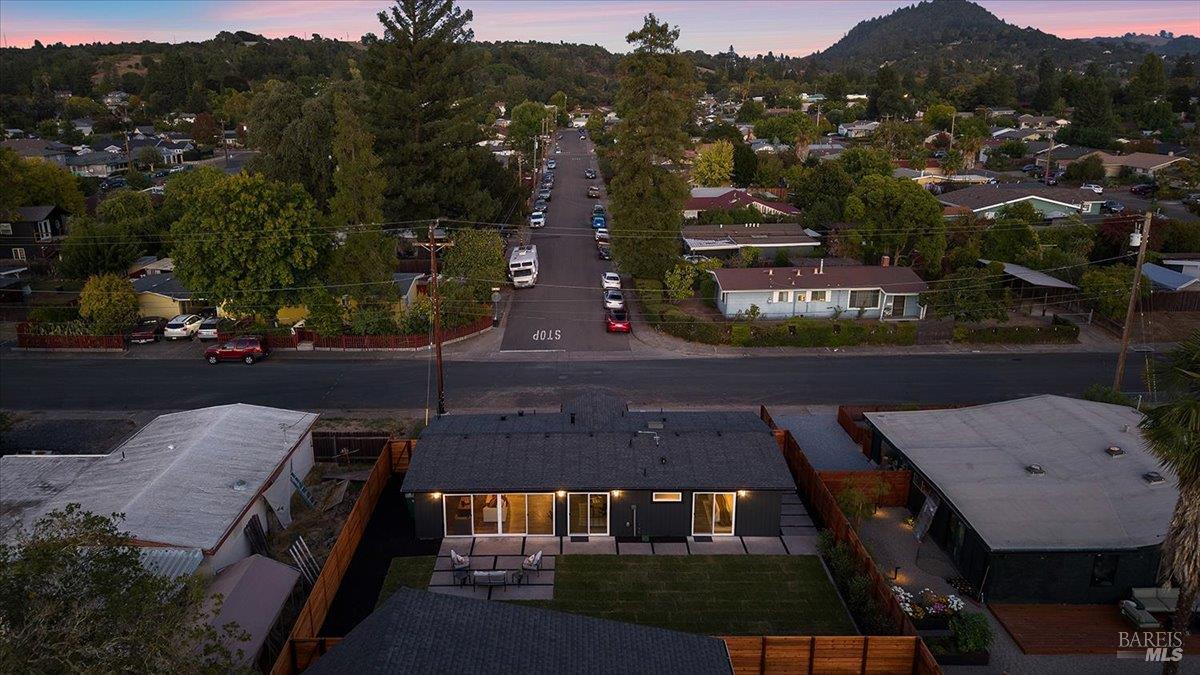 1421 Spruce Way Healdsburg CA 95448