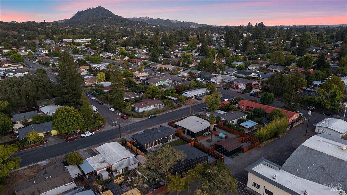 1421 Spruce Way Healdsburg CA 95448