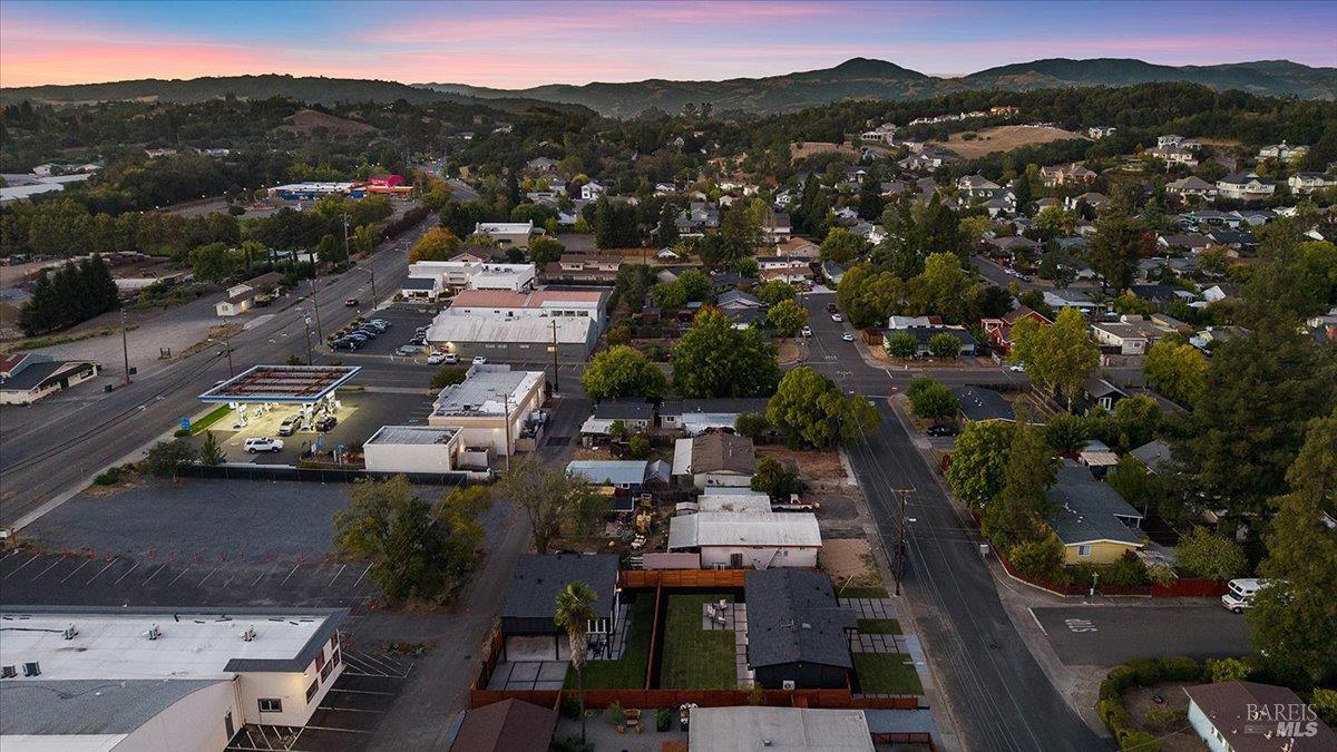1421 Spruce Way Healdsburg CA 95448