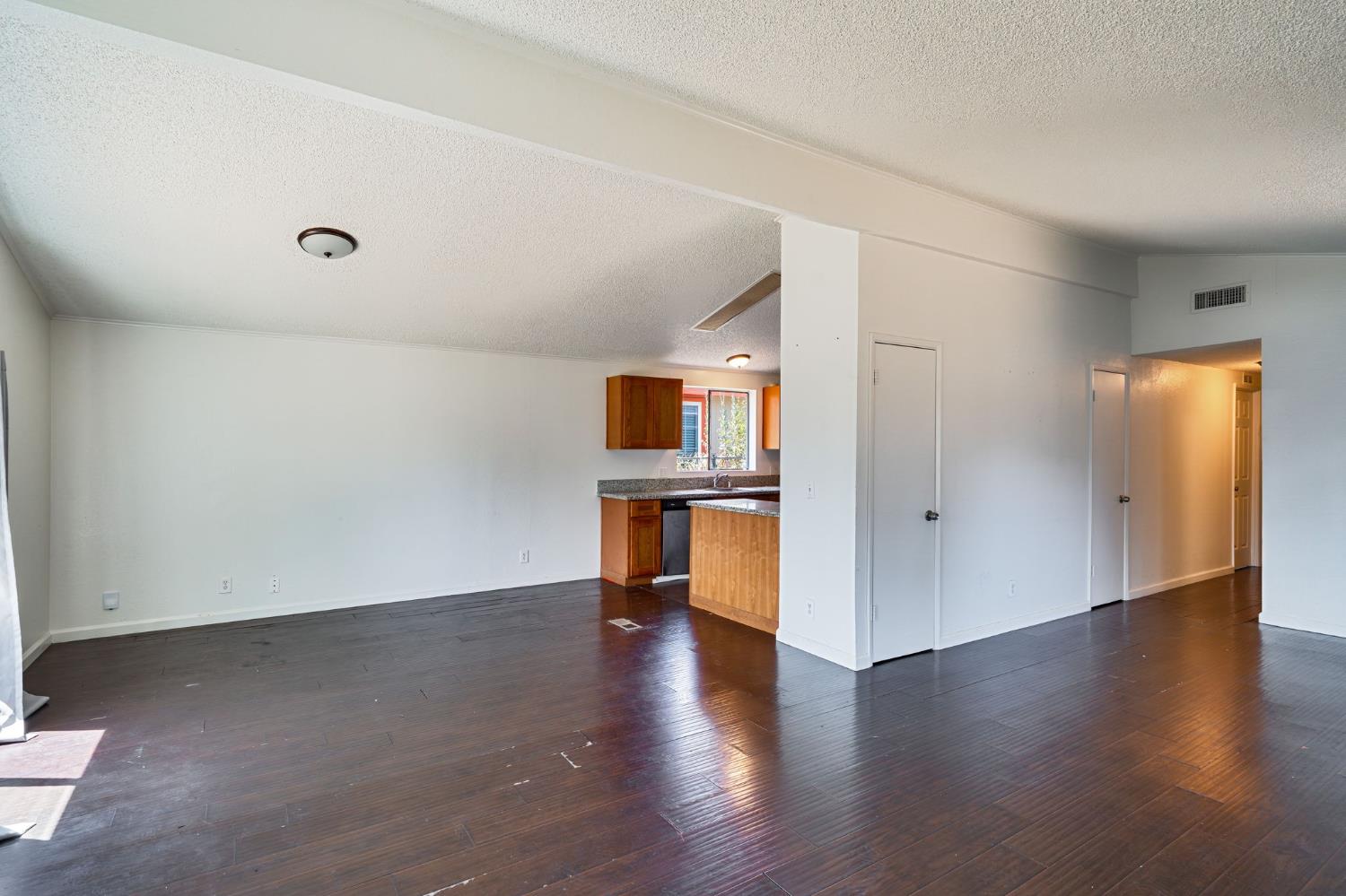 2729 Toy Avenue Sacramento CA 95822