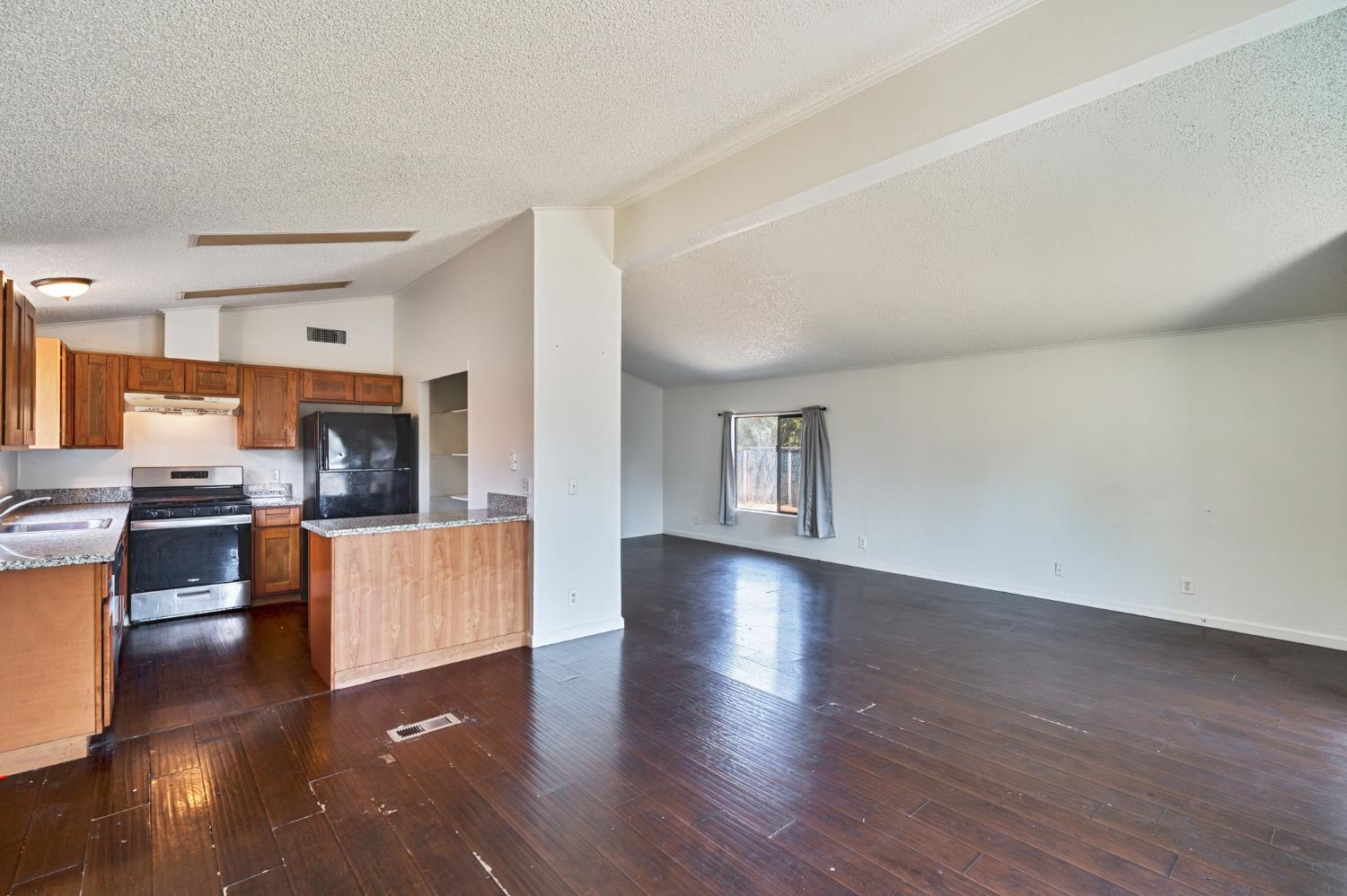 2729 Toy Avenue Sacramento CA 95822