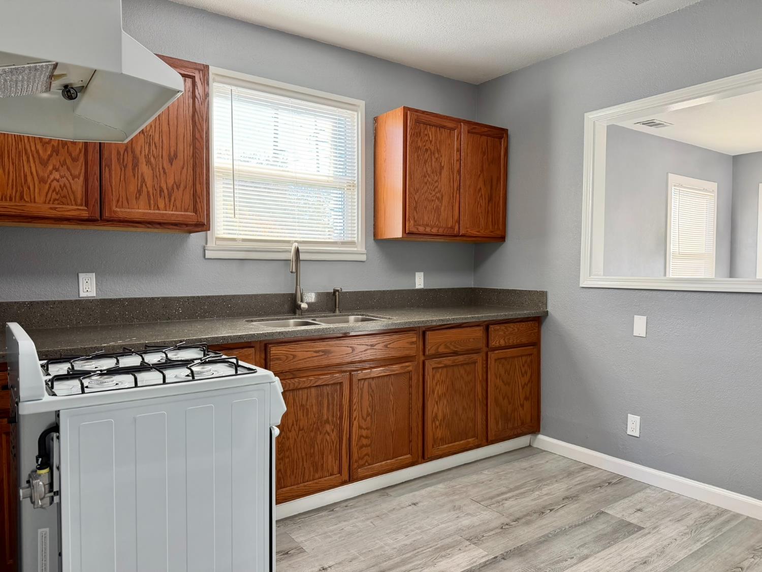 887 Edgewood Avenue Sacramento CA 95815