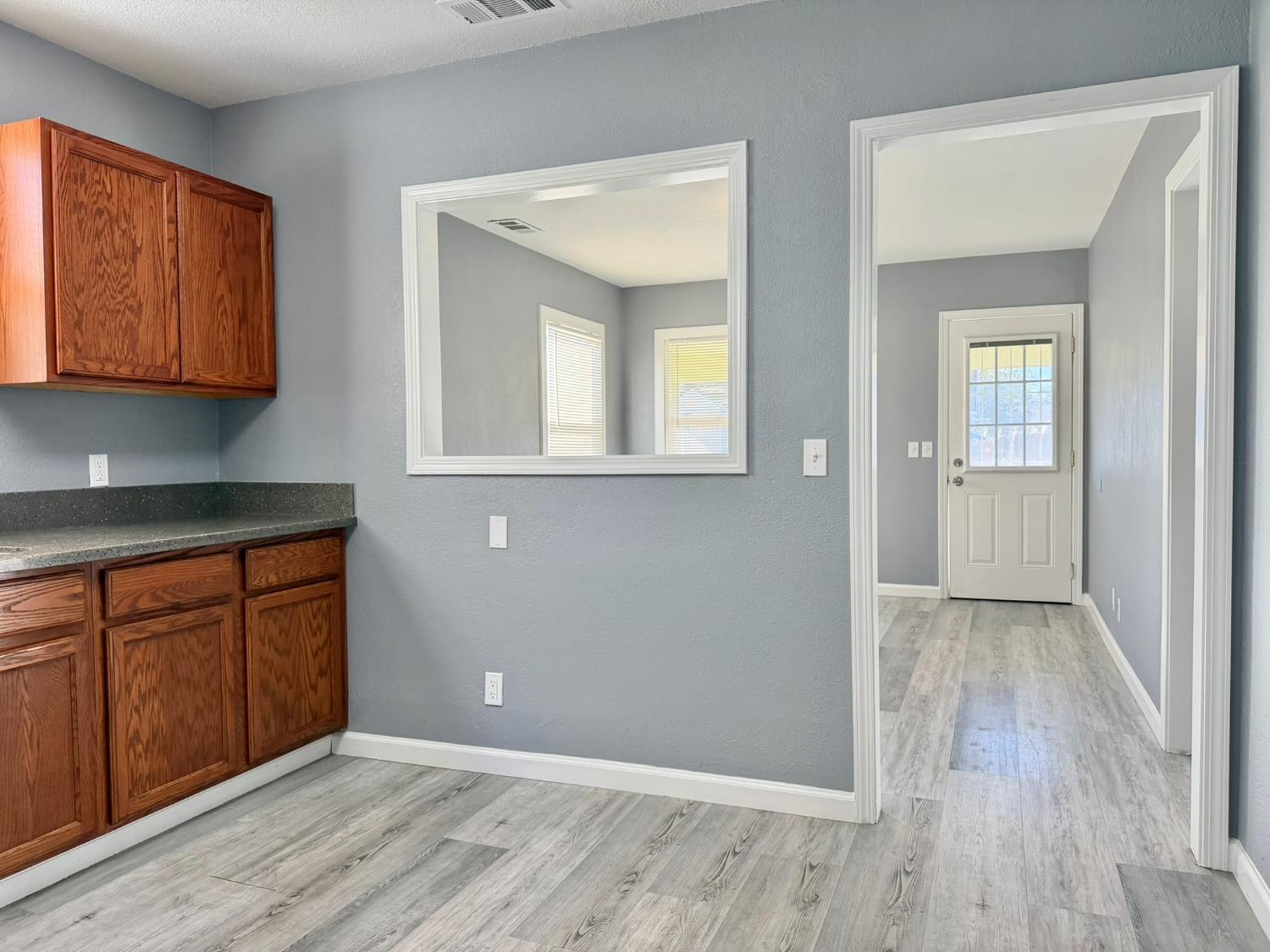 887 Edgewood Avenue Sacramento CA 95815