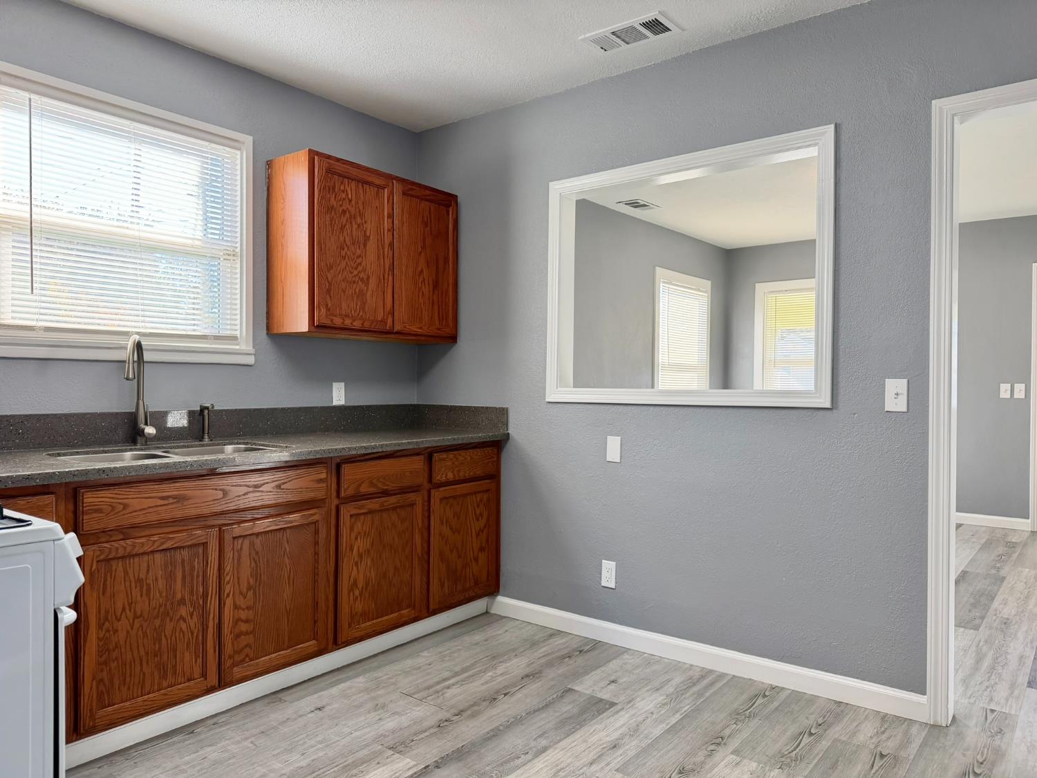 887 Edgewood Avenue Sacramento CA 95815