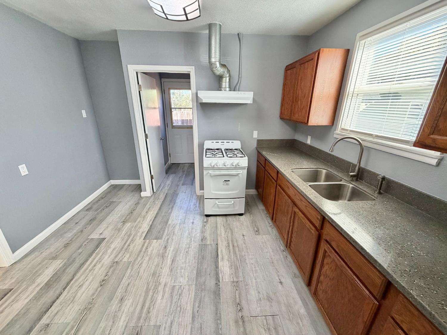 887 Edgewood Avenue Sacramento CA 95815