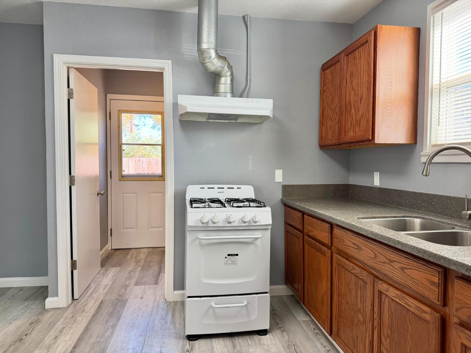 887 Edgewood Avenue Sacramento CA 95815