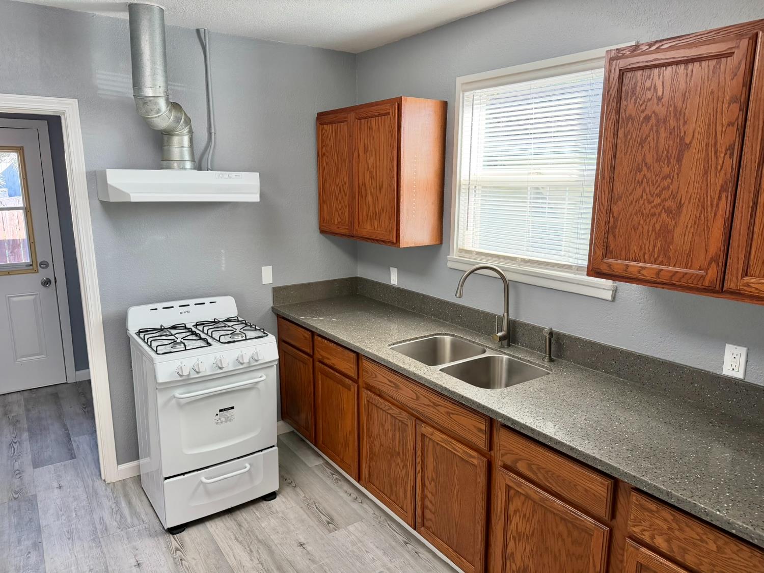887 Edgewood Avenue Sacramento CA 95815