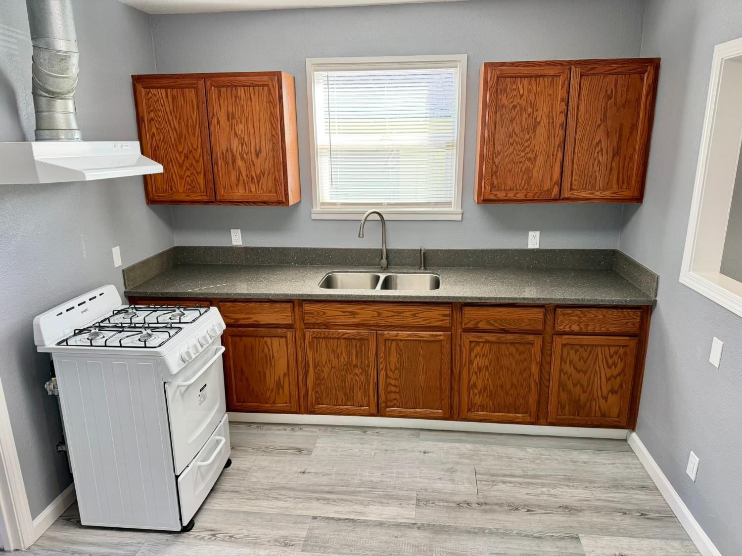 887 Edgewood Avenue Sacramento CA 95815