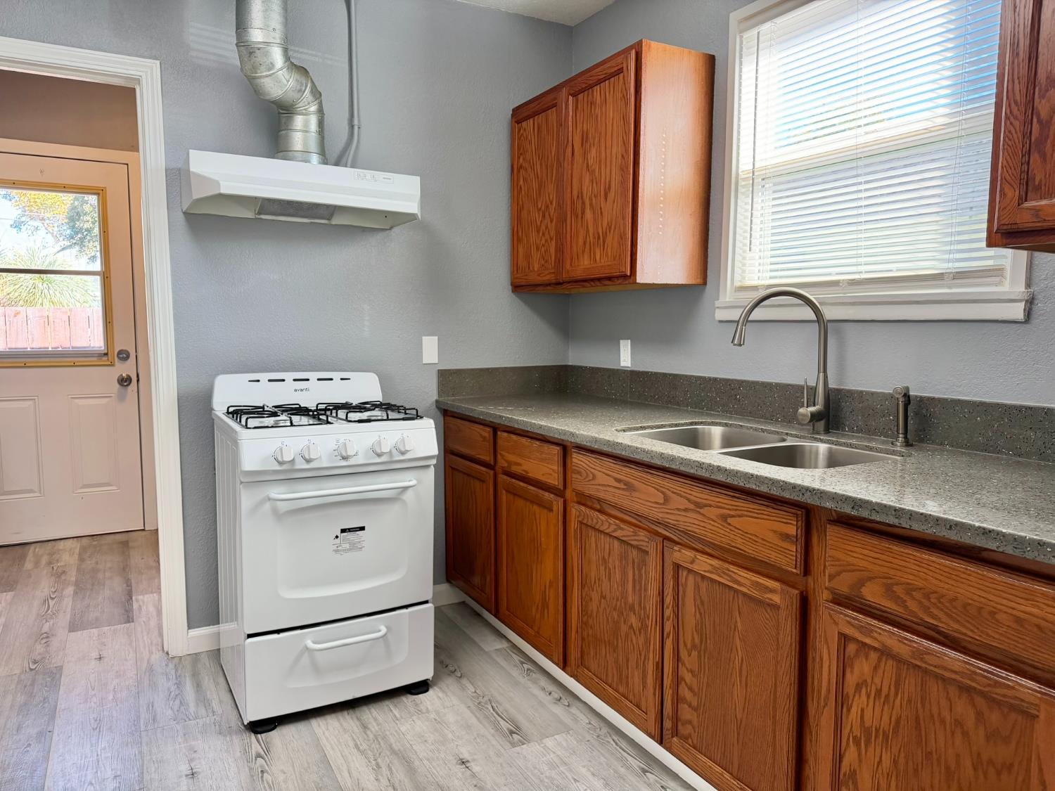 887 Edgewood Avenue Sacramento CA 95815