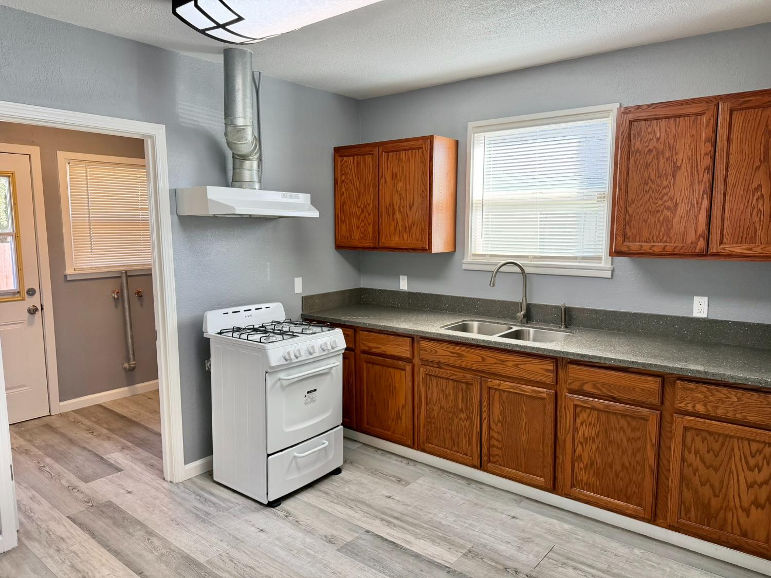 887 Edgewood Avenue Sacramento CA 95815