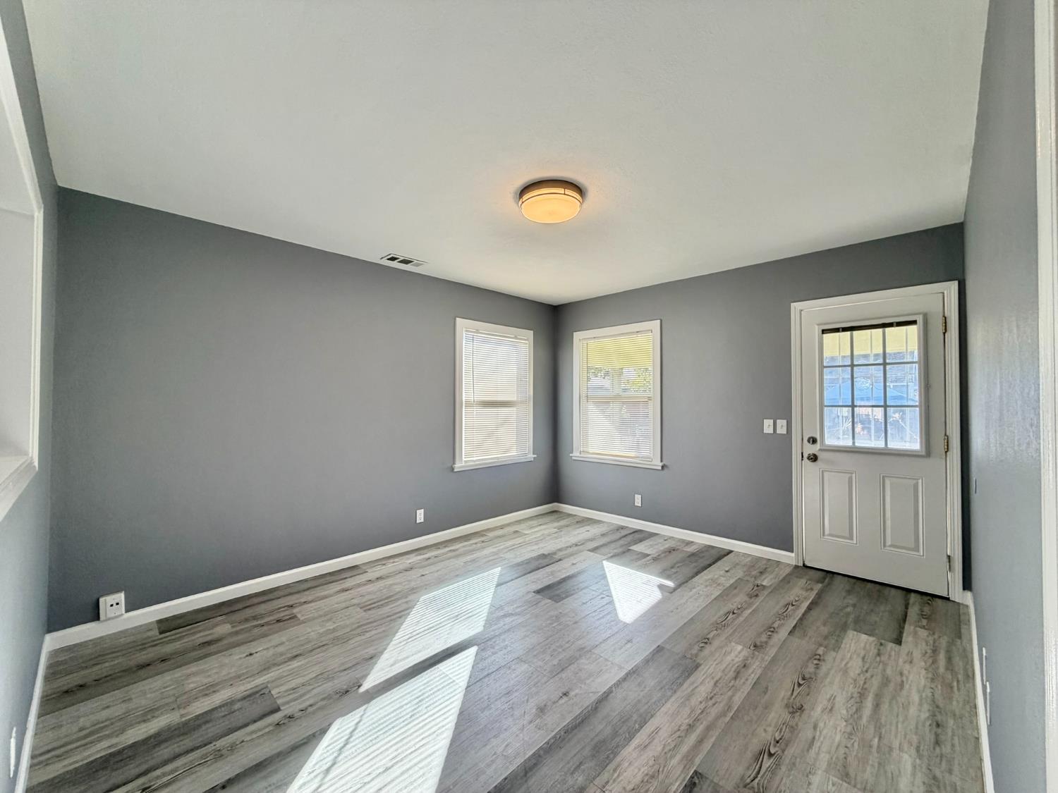 887 Edgewood Avenue Sacramento CA 95815