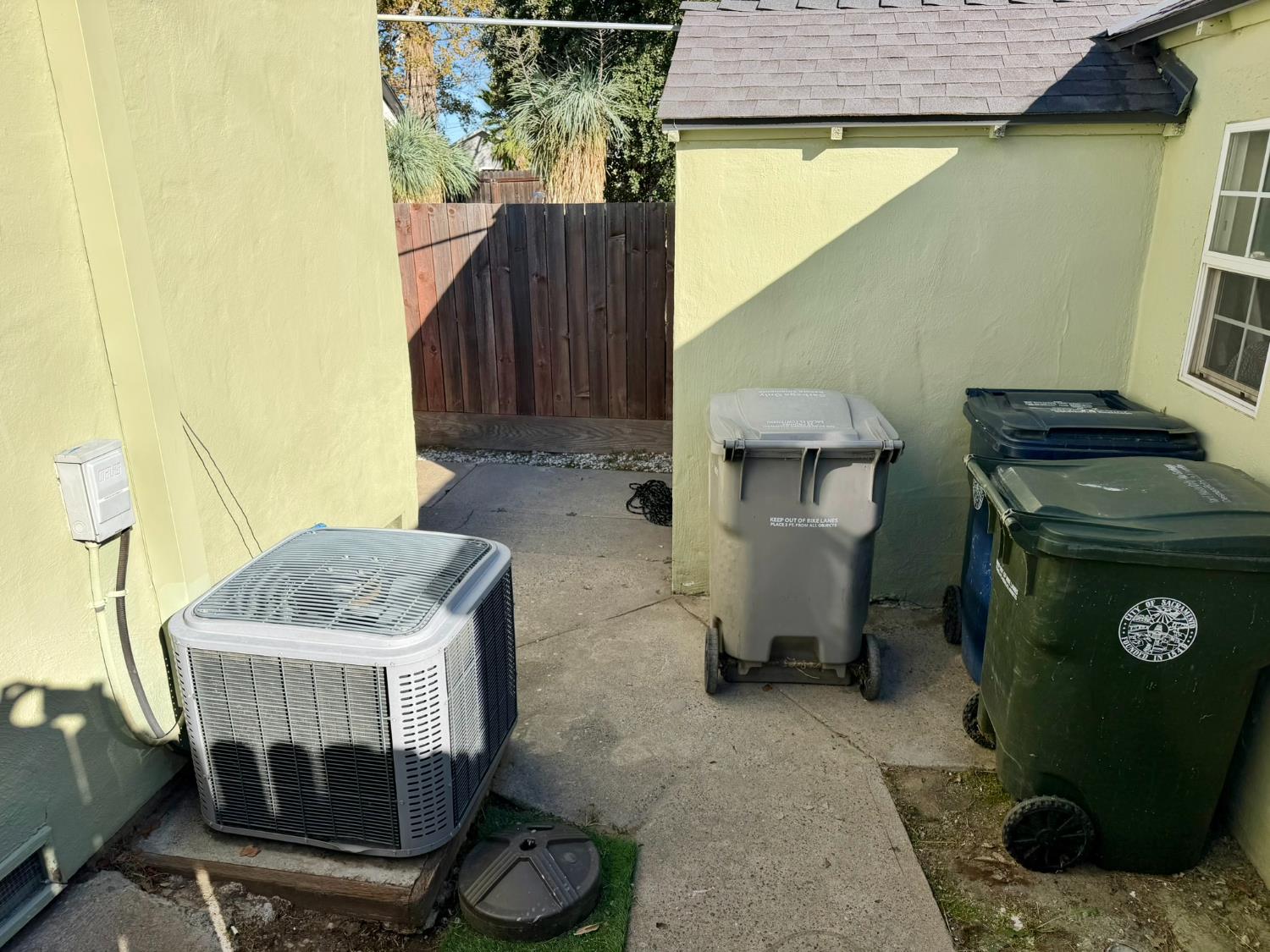 887 Edgewood Avenue Sacramento CA 95815