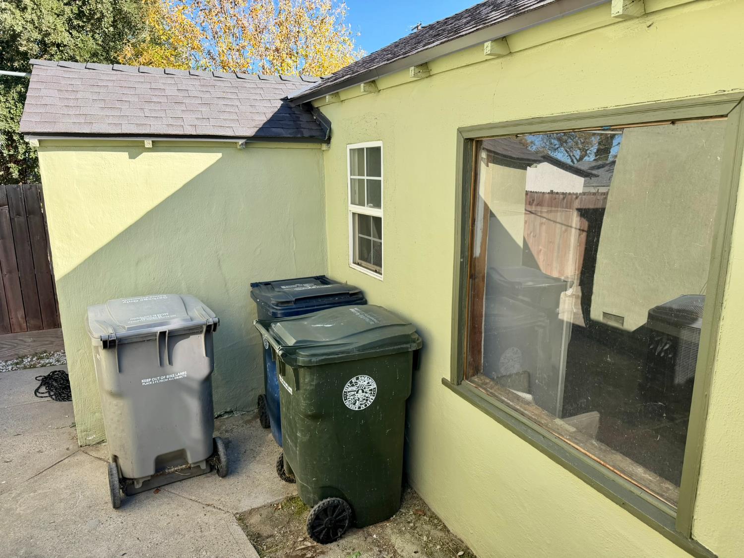 887 Edgewood Avenue Sacramento CA 95815