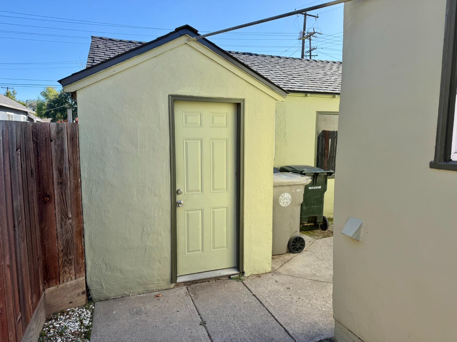 887 Edgewood Avenue Sacramento CA 95815