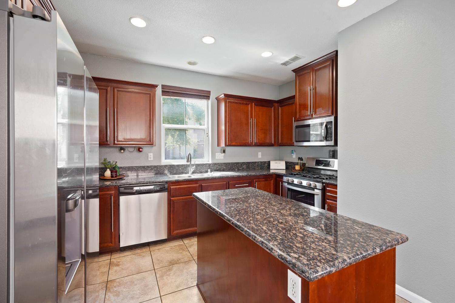 271 Candela Circle Sacramento CA 95835