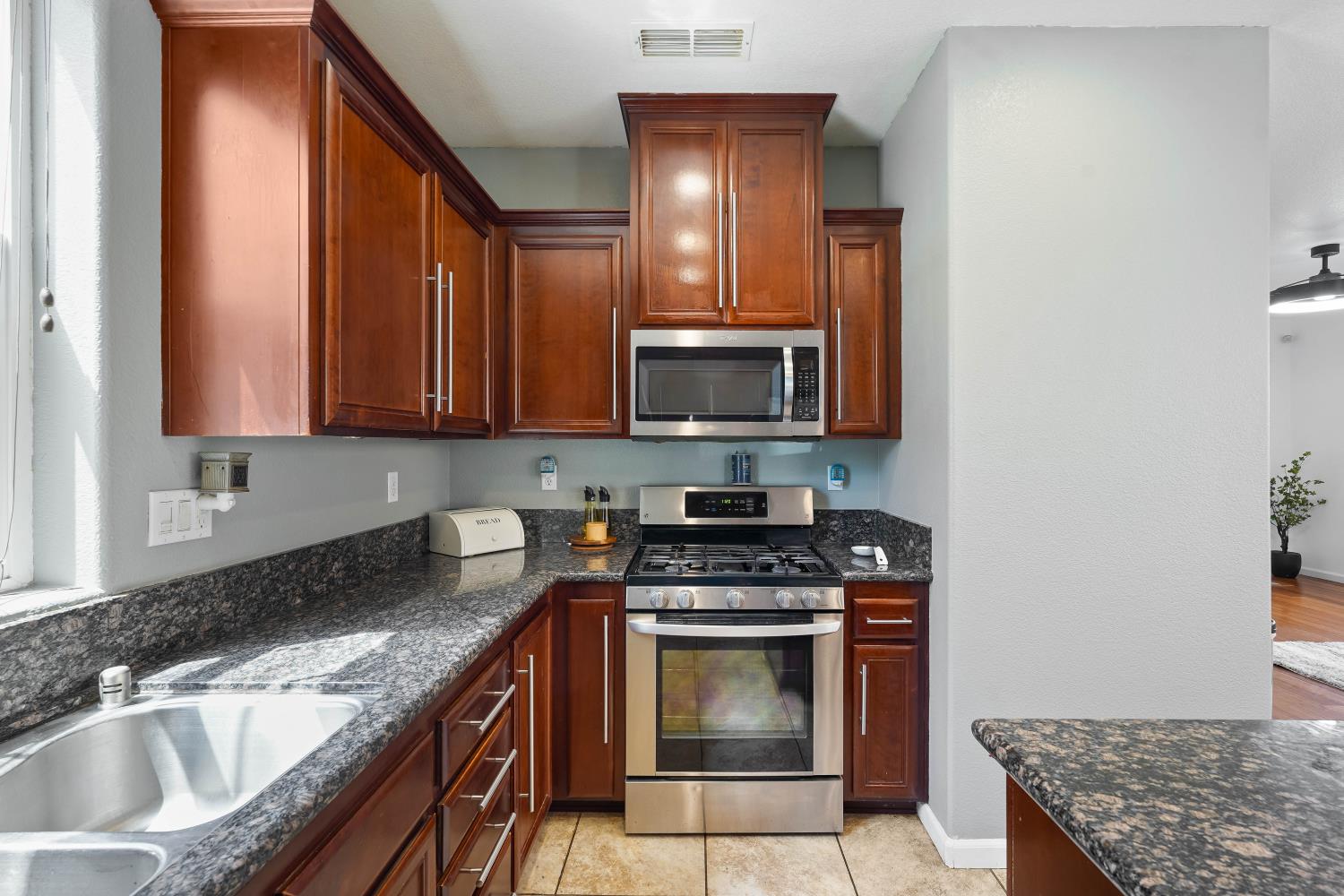 271 Candela Circle Sacramento CA 95835
