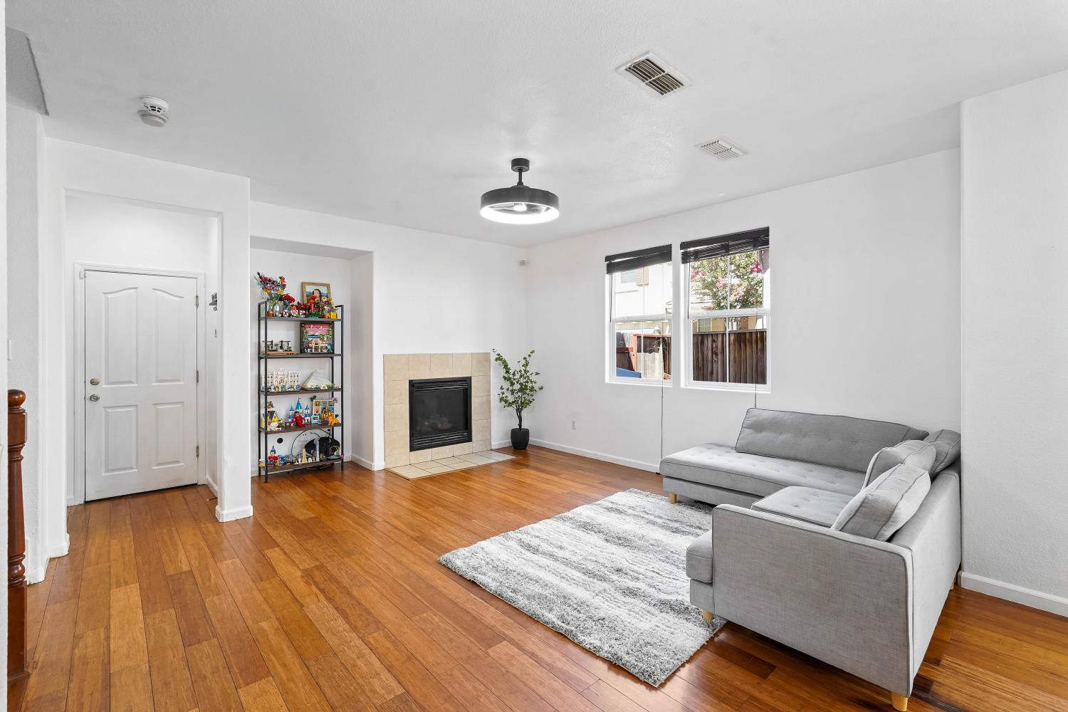 271 Candela Circle Sacramento CA 95835