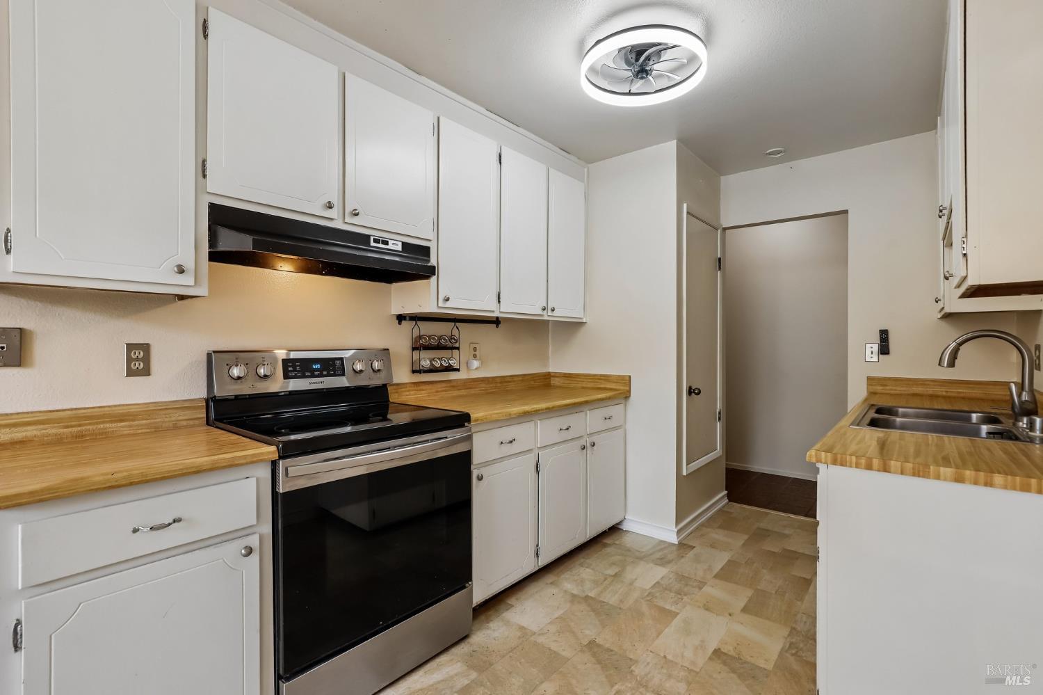 132 Carlton Avenue Vacaville CA 95687