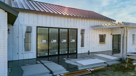 2183 Live Oak Farm Lane Petaluma CA 94952