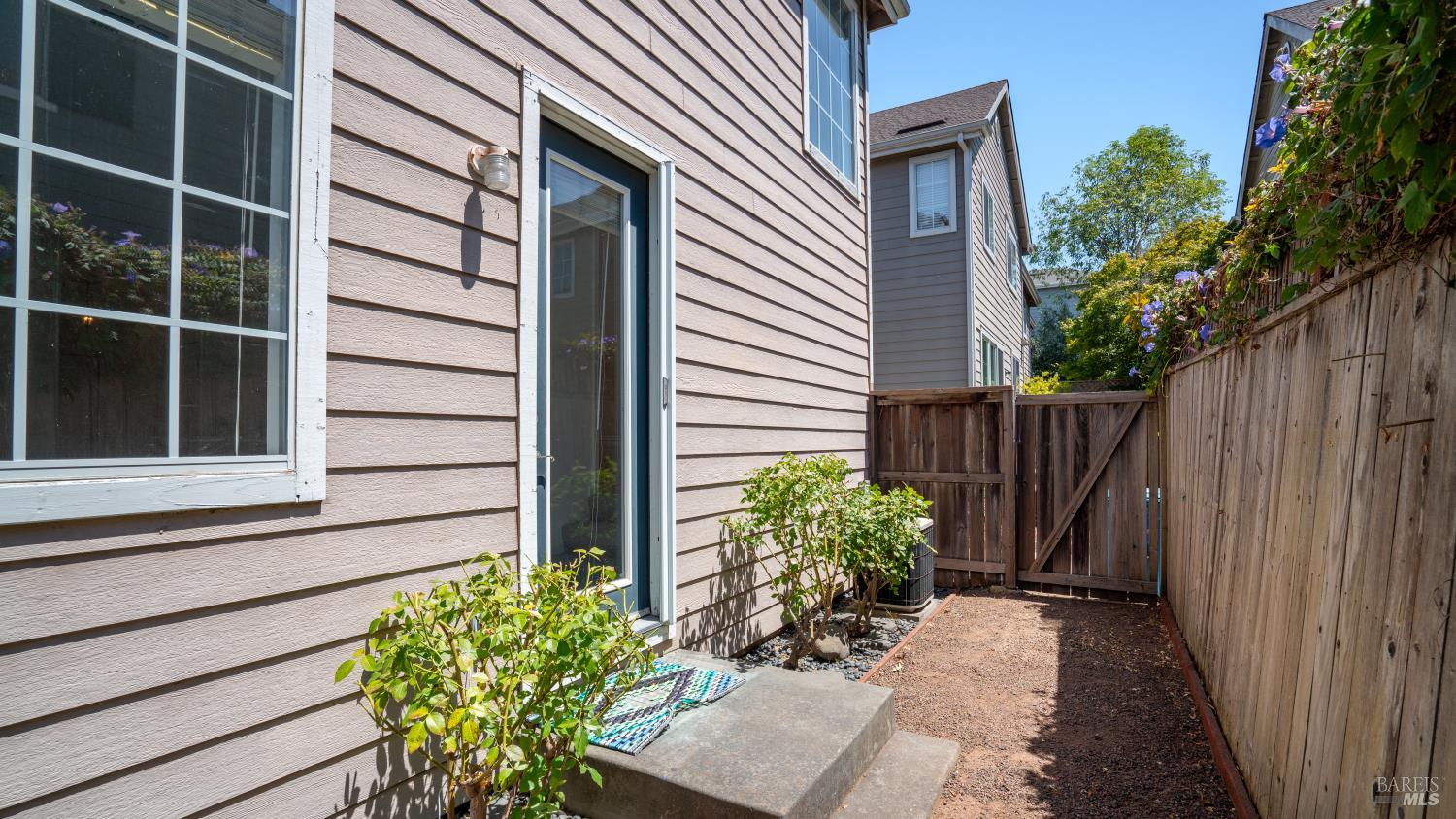 1013 Warren Drive Petaluma CA 94952