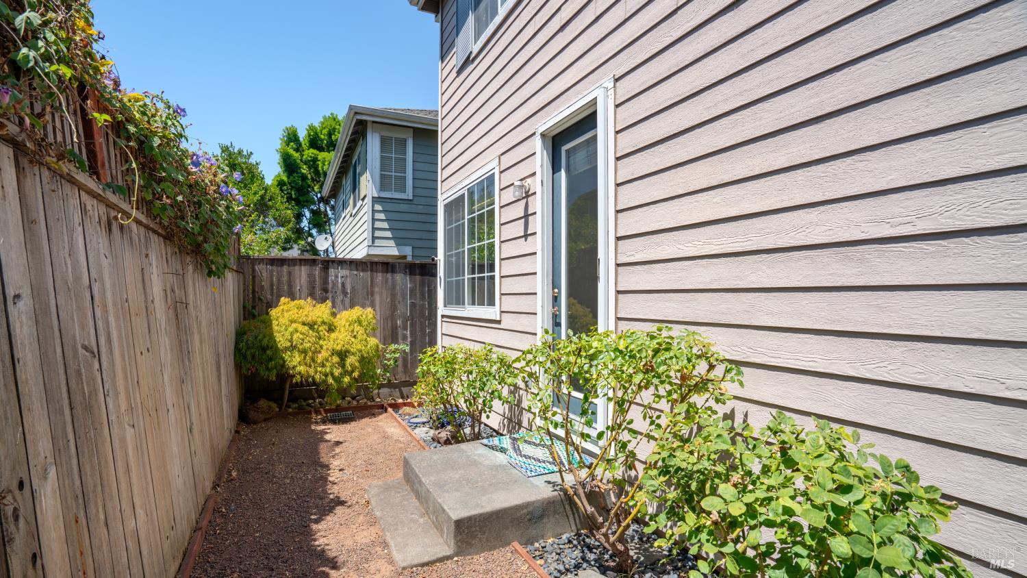 1013 Warren Drive Petaluma CA 94952