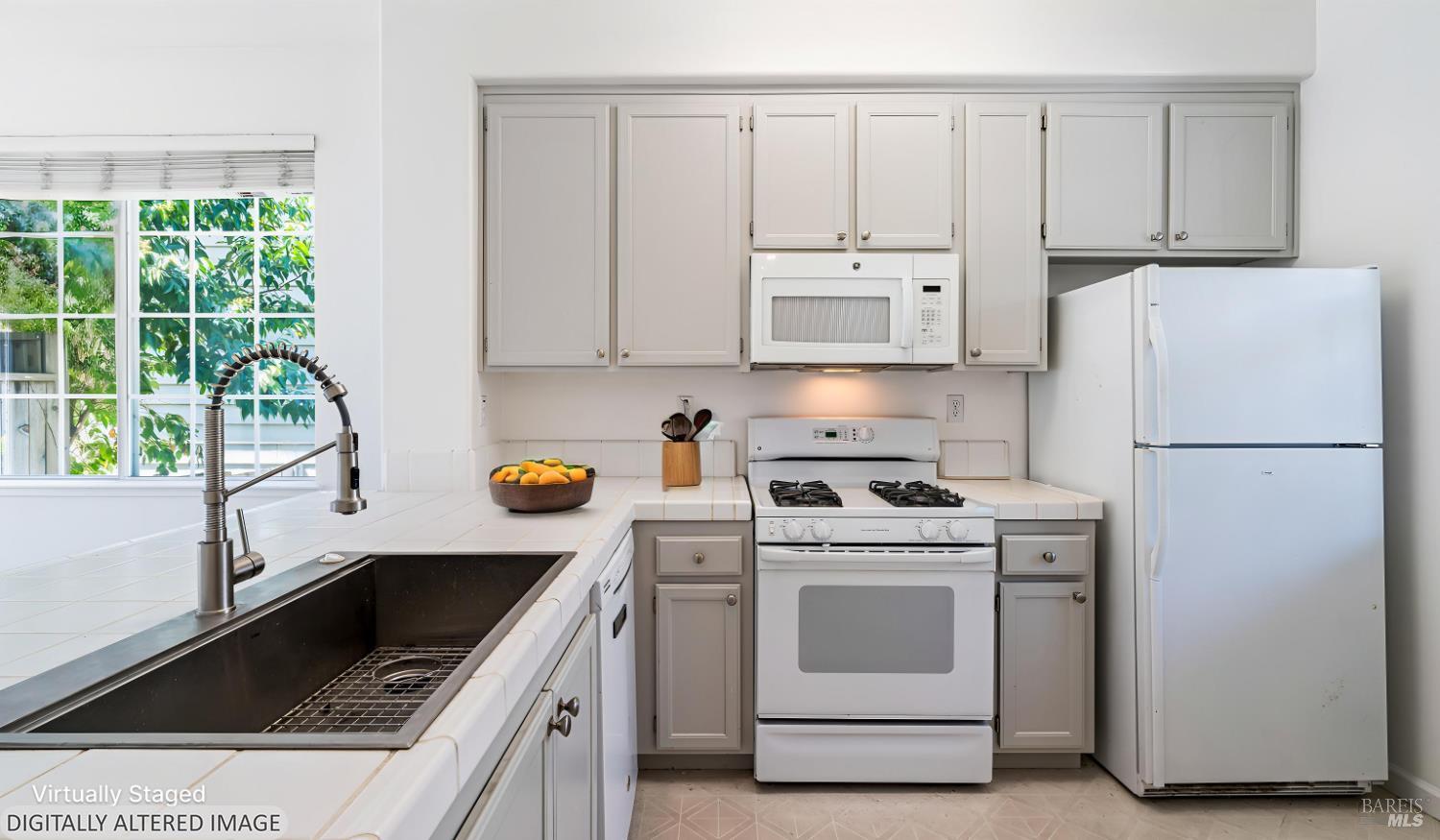 1013 Warren Drive Petaluma CA 94952