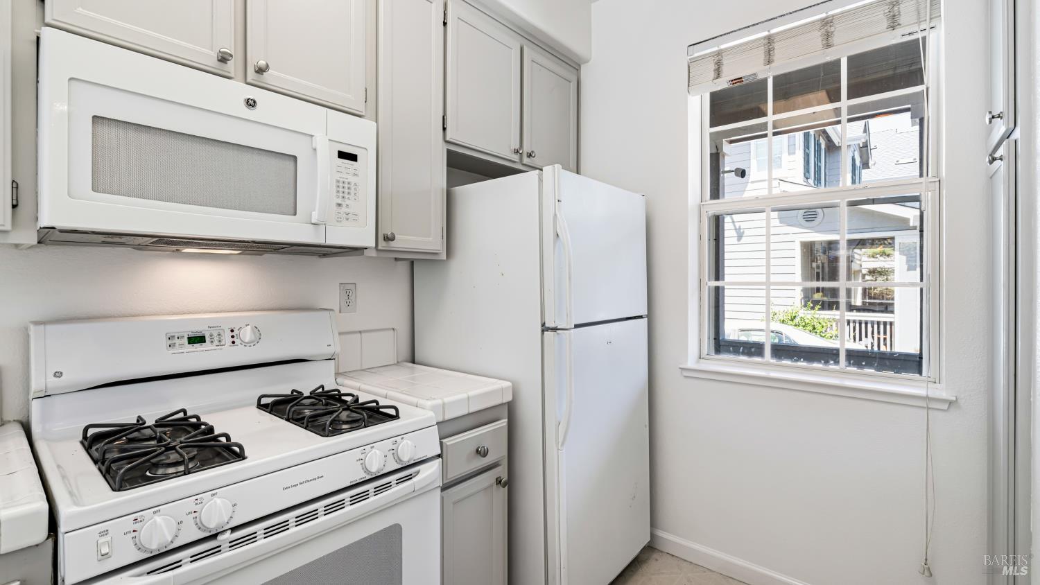1013 Warren Drive Petaluma CA 94952