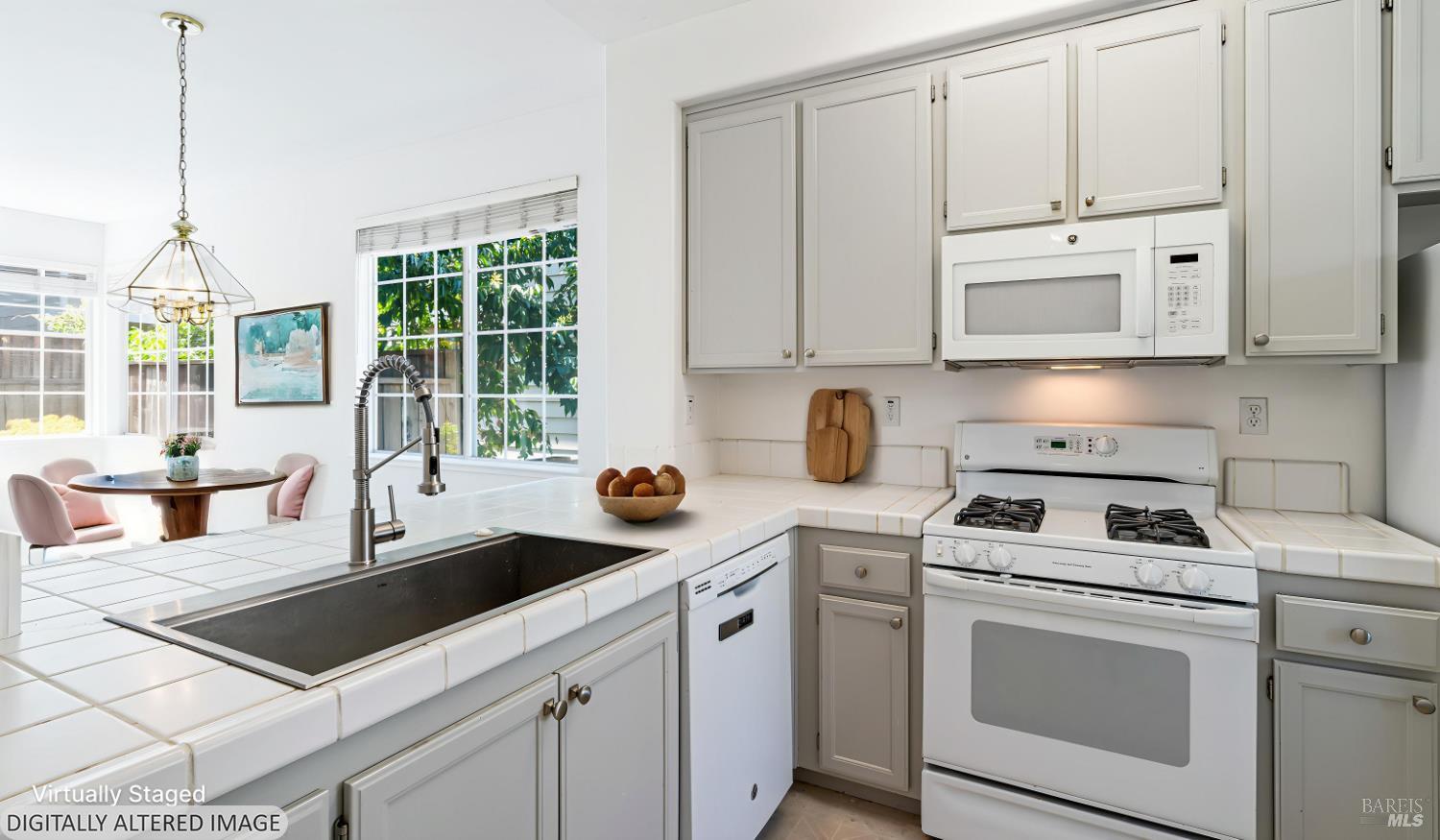 1013 Warren Drive Petaluma CA 94952