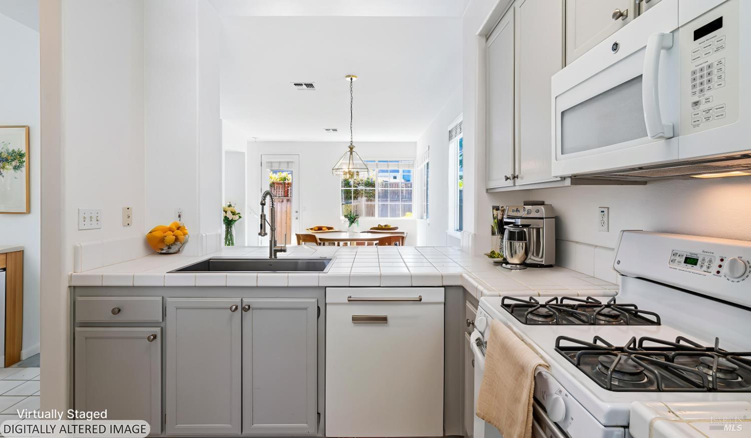 1013 Warren Drive Petaluma CA 94952