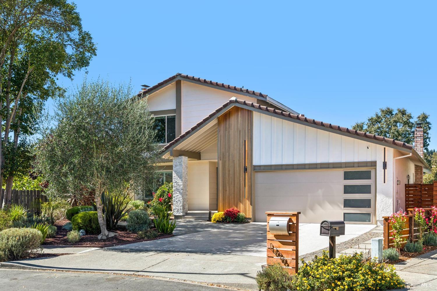 1096 Alpine Court Napa CA 94558