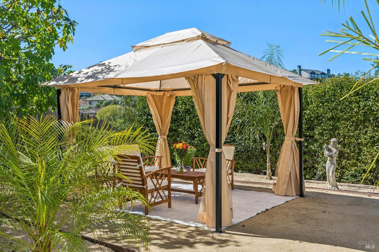 1096 Alpine Court Napa CA 94558