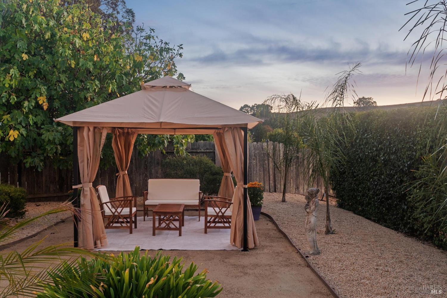 1096 Alpine Court Napa CA 94558